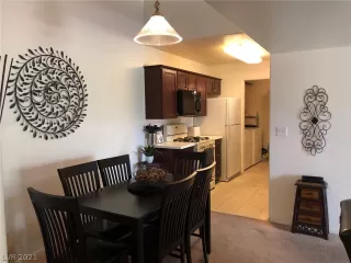 Photo #5: 2329217 Listing