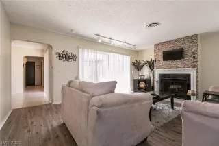 Photo #2: 2329229 Listing 