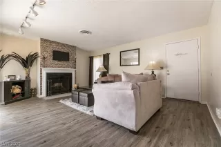 Photo #3: 2329229 Listing 