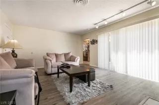 Photo #5: 2329229 Listing 