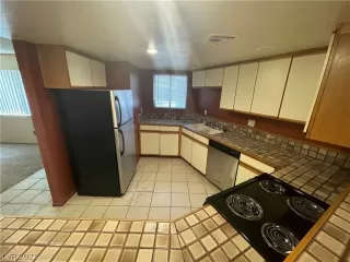 Photo #4: 2329230 Listing 