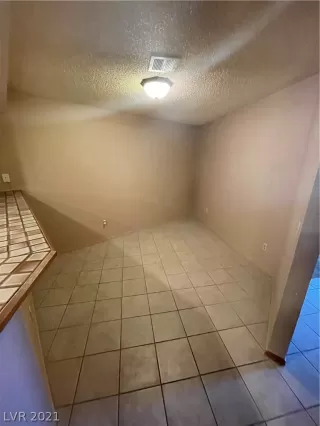 Photo #6: 2329230 Listing 