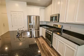 Photo #5: 2329259 Listing 