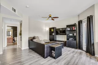 Photo #2: 2329269 Listing