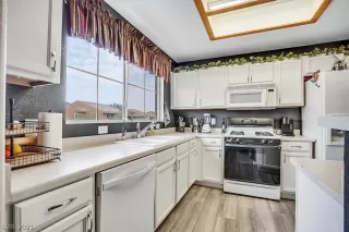 Photo #4: 2329269 Listing