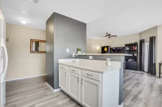 Photo #5: 2329269 Listing