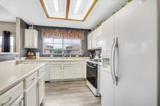 Photo #6: 2329269 Listing