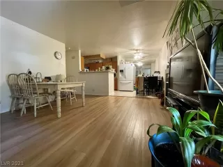 Photo #3: 2329274 Listing 