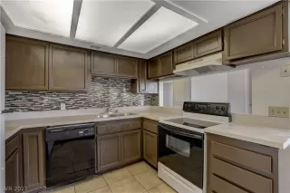 Photo #5: 2329321 Listing 
