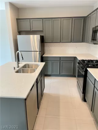 Photo #3: 2329352 Listing 