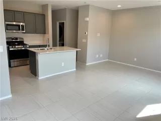 Photo #4: 2329352 Listing 