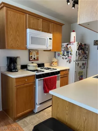 Photo #4: 2329360 Listing