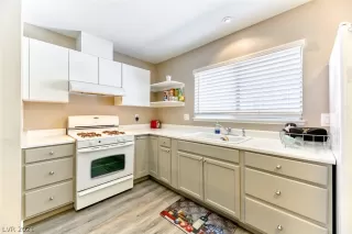 Photo #4: 2329363 Listing