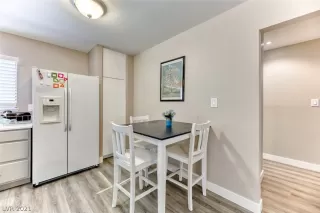 Photo #6: 2329363 Listing