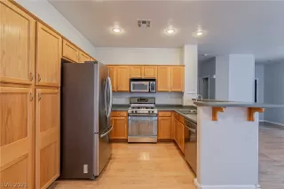 Photo #3: 2329375 Listing