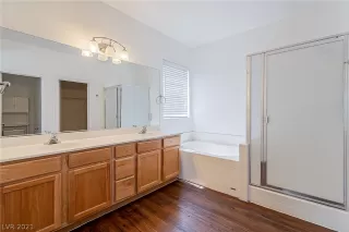 Photo #5: 2329375 Listing