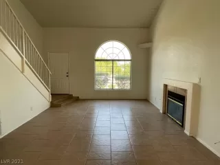 Photo #3: 2329383 Listing