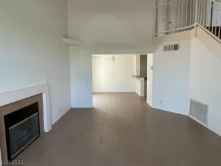 Photo #4: 2329383 Listing