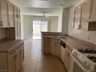 Photo #5: 2329383 Listing