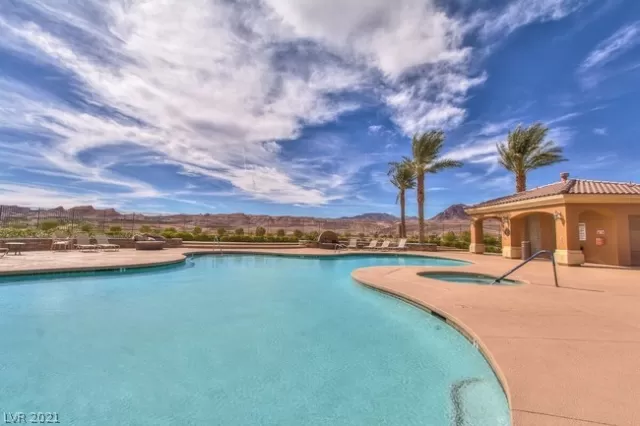 MLS: 2329394 Condo For Sale