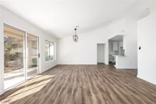 Photo #6: 2329396 Listing