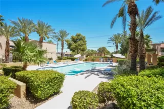 Photo #4: 2329398 Listing 