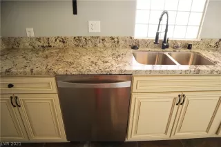 Photo #2: 2329404 Listing