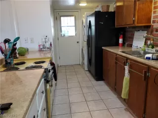 Photo #4: 2329407 Listing 