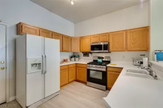 Photo #5: 2329421 Listing 