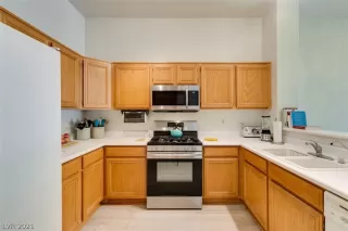 Photo #6: 2329421 Listing 