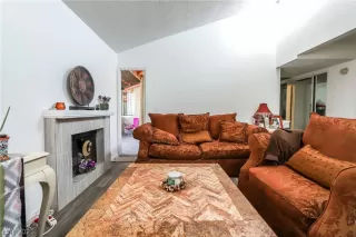 Photo #3: 2329449 Listing