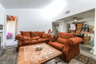 Photo #4: 2329449 Listing