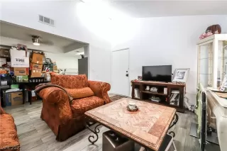 Photo #5: 2329449 Listing