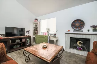 Photo #6: 2329449 Listing