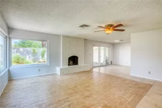 Photo #2: 2329456 Listing