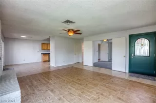 Photo #3: 2329456 Listing