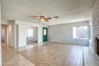 Photo #4: 2329456 Listing