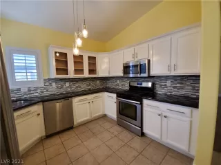 Photo #2: 2329477 Listing 