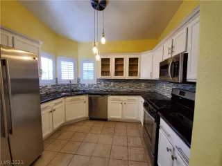 Photo #3: 2329477 Listing 