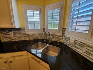 Photo #4: 2329477 Listing 