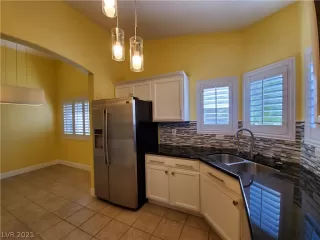 Photo #5: 2329477 Listing 