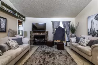 Photo #5: 2329498 Listing