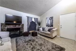 Photo #6: 2329498 Listing