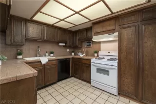 Photo #2: 2329575 Listing