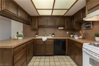 Photo #3: 2329575 Listing