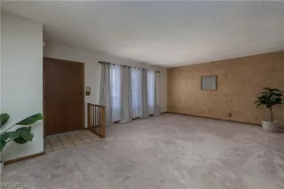 Photo #5: 2329575 Listing