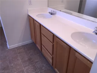 Photo #6: 2329581 Listing 