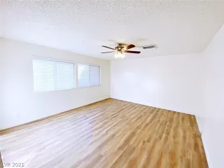 Photo #4: 2329602 Listing