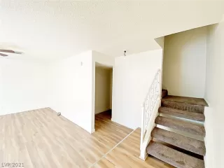 Photo #6: 2329602 Listing