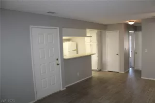 Photo #3: 2329618 Listing 